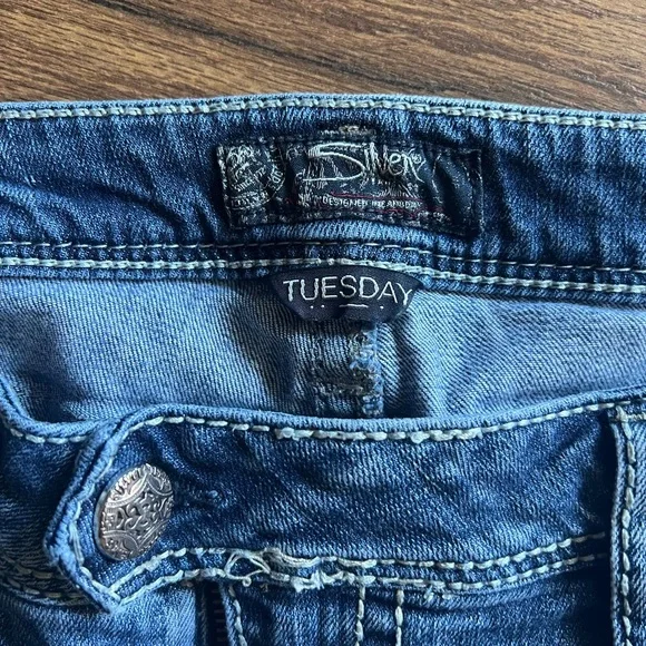 Silver Tuesday very distressed jeans. Size 18 with 33” inseam. - Picture 5 of 5